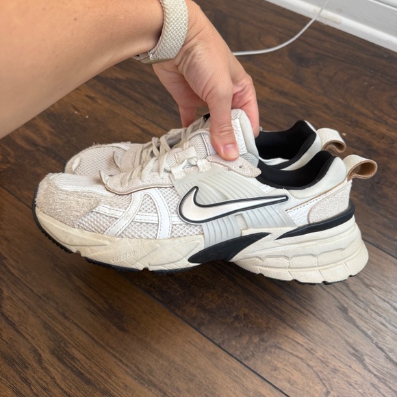 Women’s Nike V2K running shoes - Picture 5 of 5